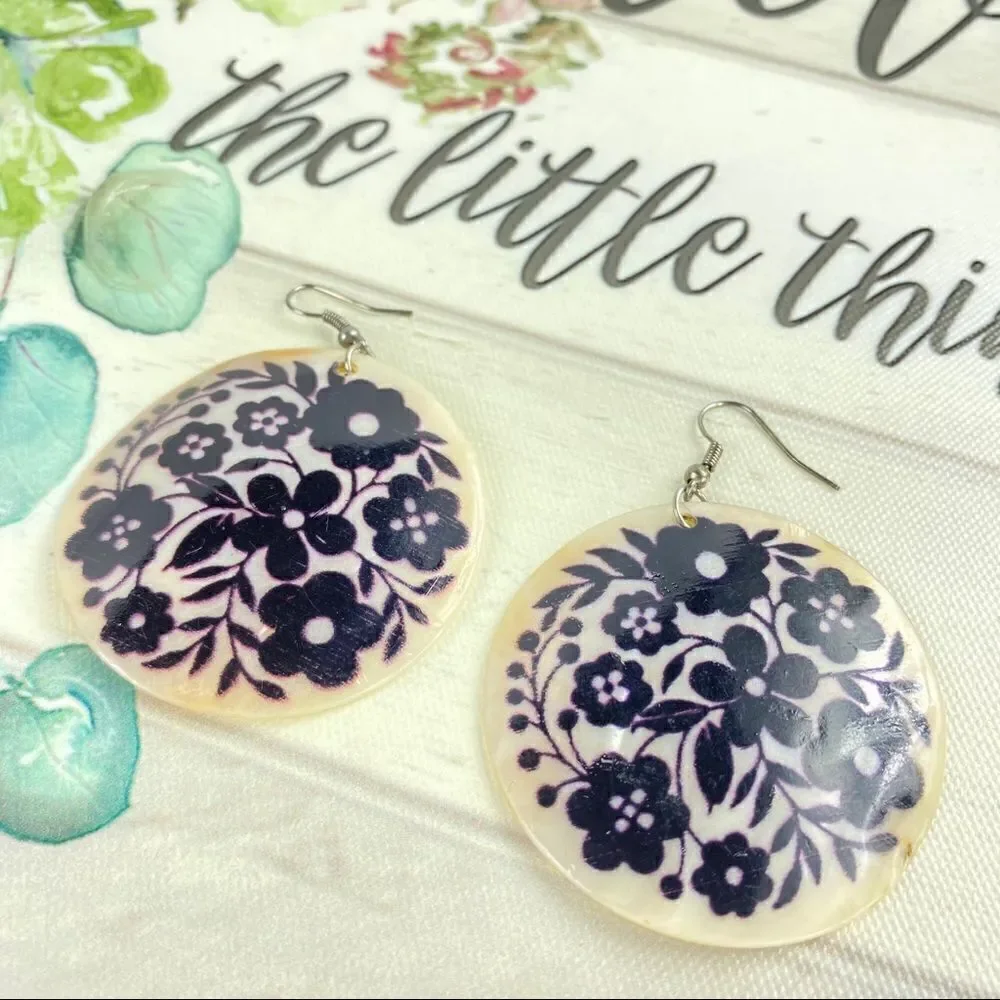 Vintage 90s Floral Mother Of Pearl Boho‎ Disc Dangle Earrings Cream Black